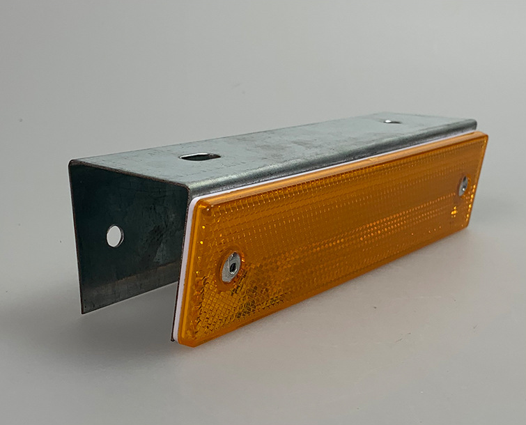 Highway Guardrail Plastic V Type Road Reflectors High Visible Road Stud Reflector