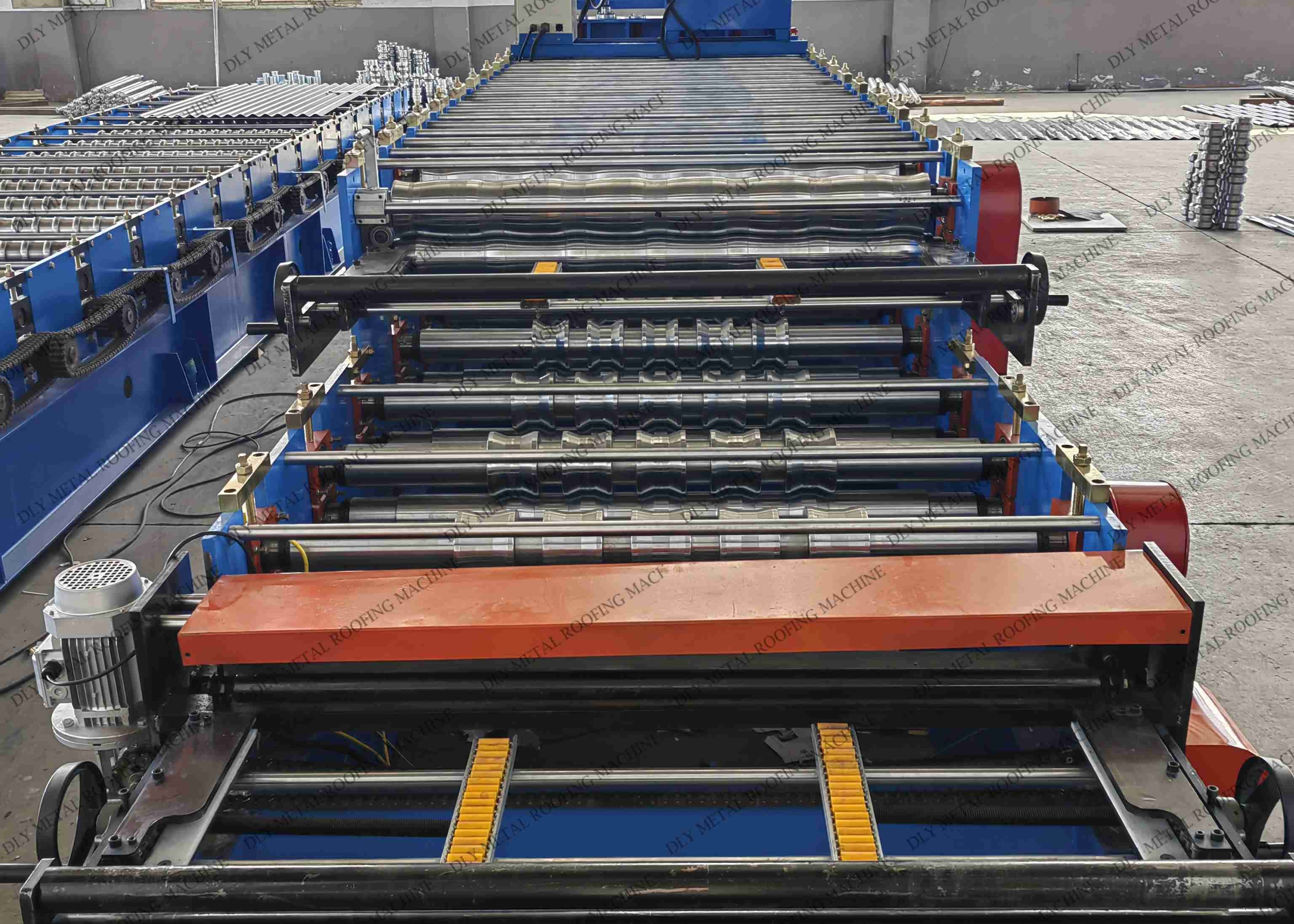 Glazed Automatic Touch Screen Roof Tile Roll Forming Machine 50hz Cr12