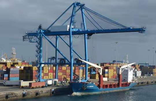 Large Scale High Speed Harbour Portal Crane 5T To 80T Ship Loading Crane