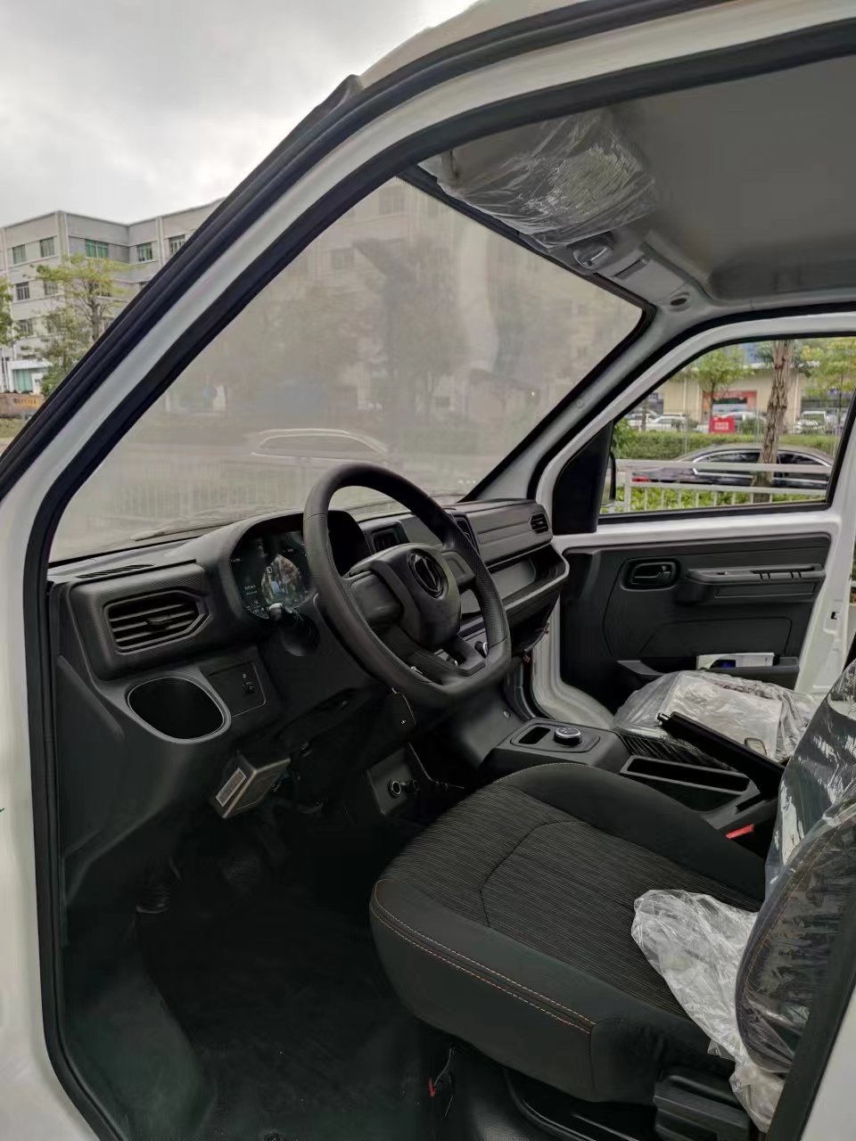 210km Range 2 Seater Van U6 Electric Truck with No Touch Screen and Compact Design