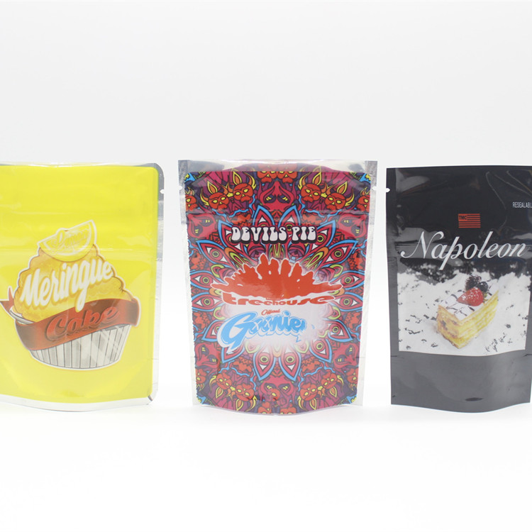 ISO9001 Resealable Food Pouches Soft Touch Mylar ziplockk Stand Up Bags