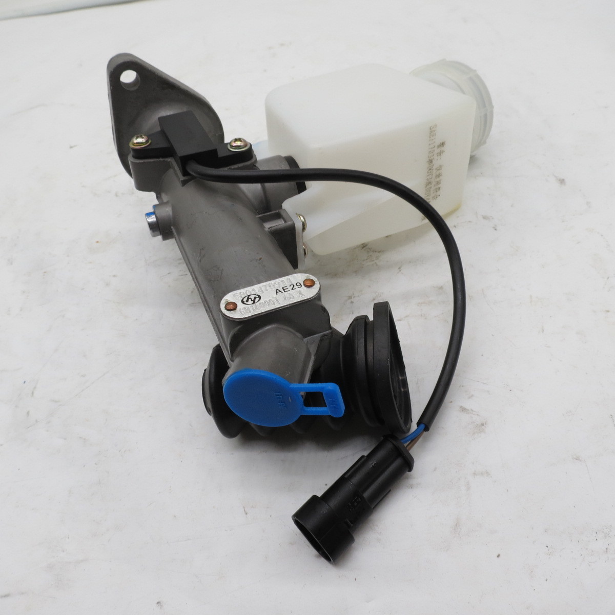 Selling Clutch master pump oil can 5801475914Selling Clutch master pump oil can 5801475914