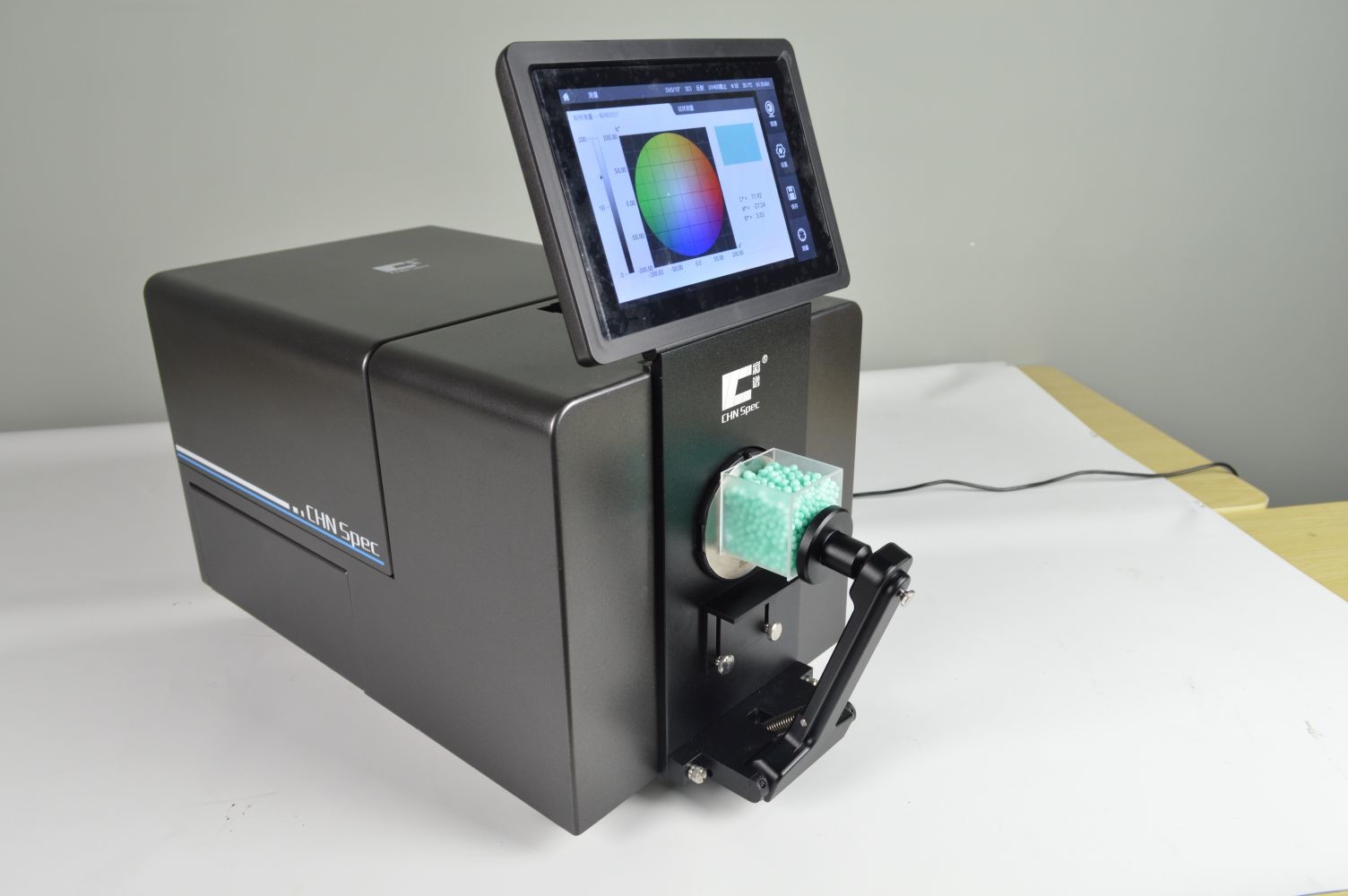 BenchTop Spectrophotometer Dual Optical Paths Spectrum Analysis Technology 820N