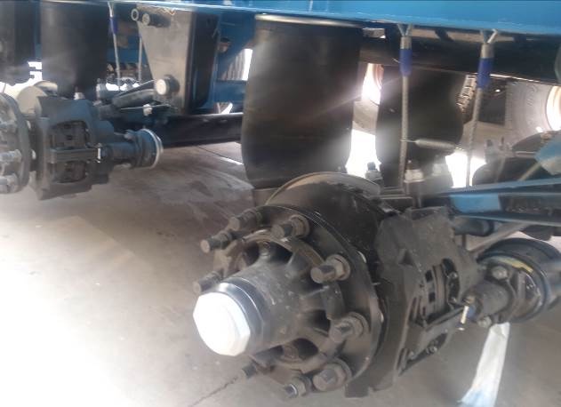3-Axle Flatbed Semi-Trailer Steel Container Skeleton Truck Trailer