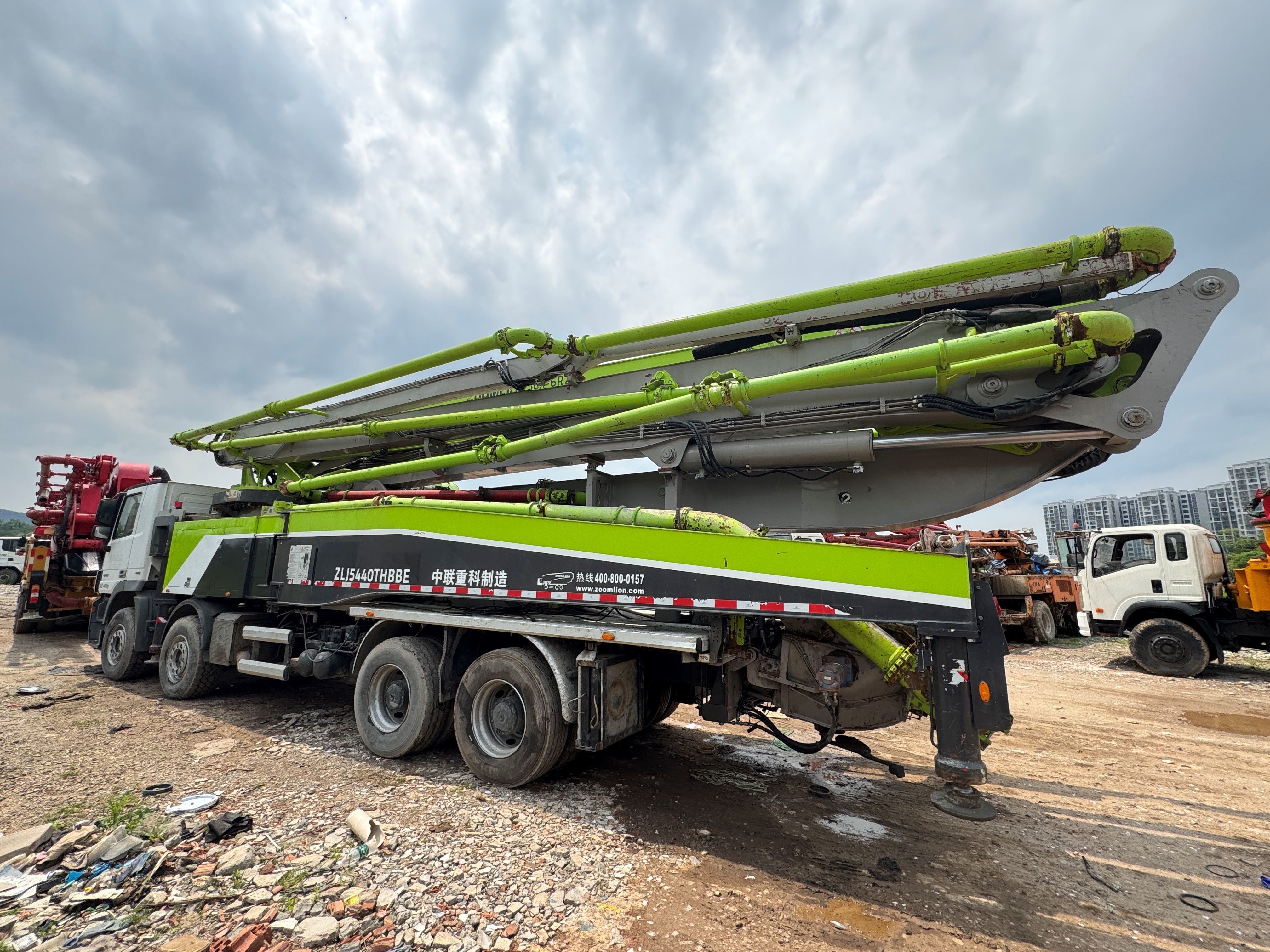 Used Concrete Pump Truck 56m Mounted Mercedes Benz Chassis For Sale
