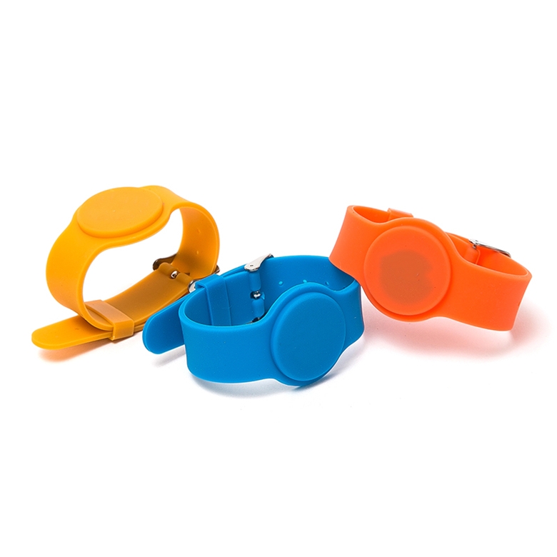 Silicone RFID Access Control Wristbands Waterproof RFID Bracelet Customized Color