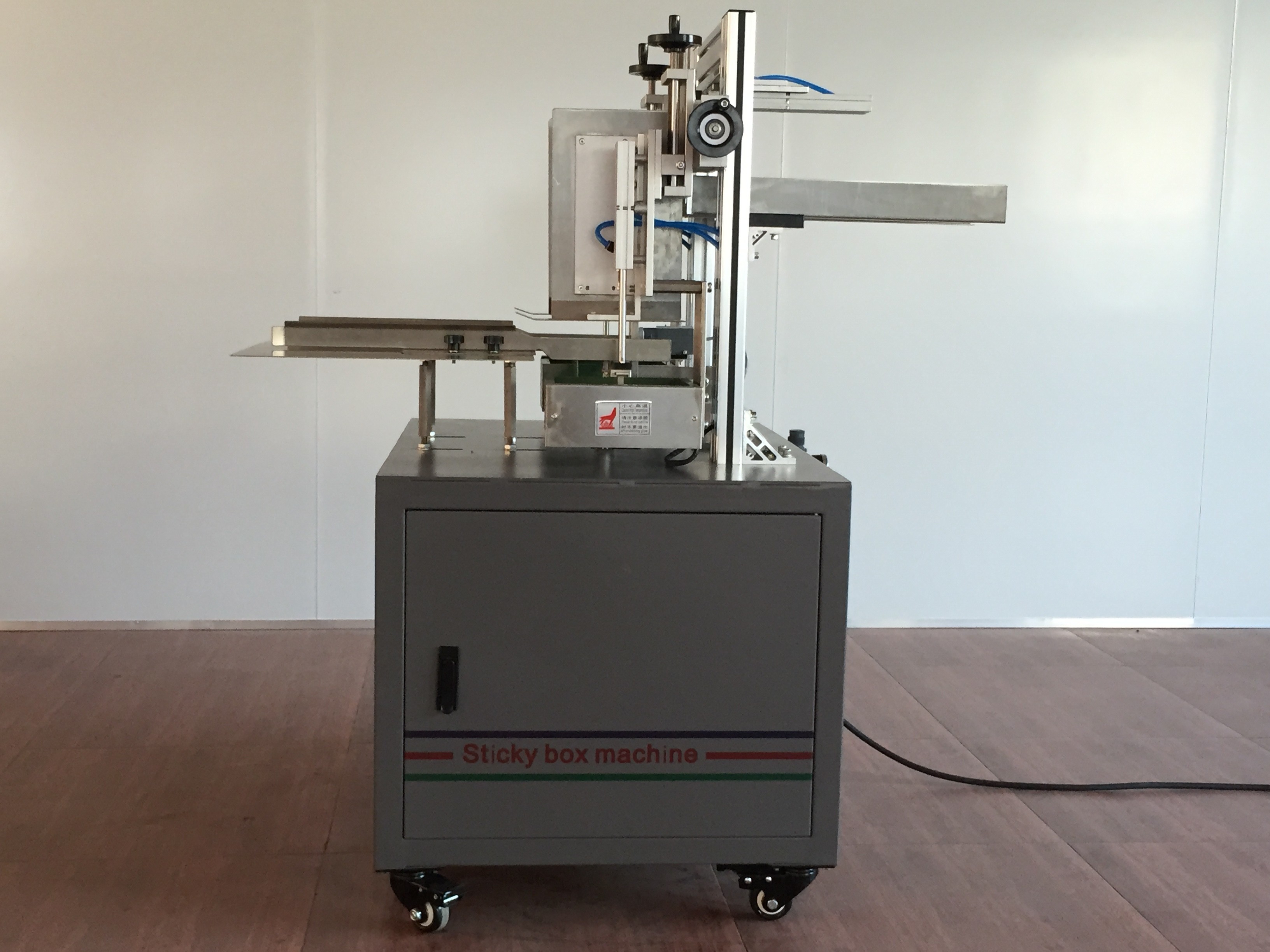 Semi Auto Small Facial Tissue Box Packing Machine 50Hz 220V