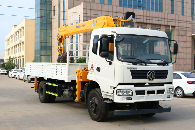 6 Ton Dump Truck With Crane Lifting Equipment Telescopic Hydraulic Straight Arm