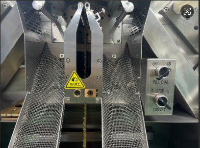 PLC And Touch Screen Control System Soft Gelatin Capsule Machine For Round Capsule Size And 4-32 Plungers