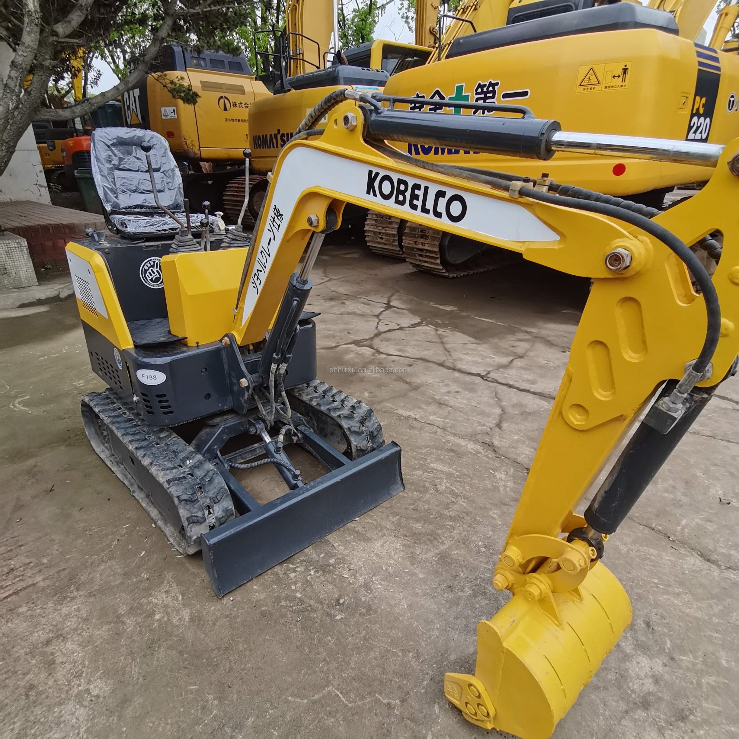 Kobelco SK200 Cheap price Kobelco 10 second hand hydraulic crawler excavator Japan origin Used mini digger