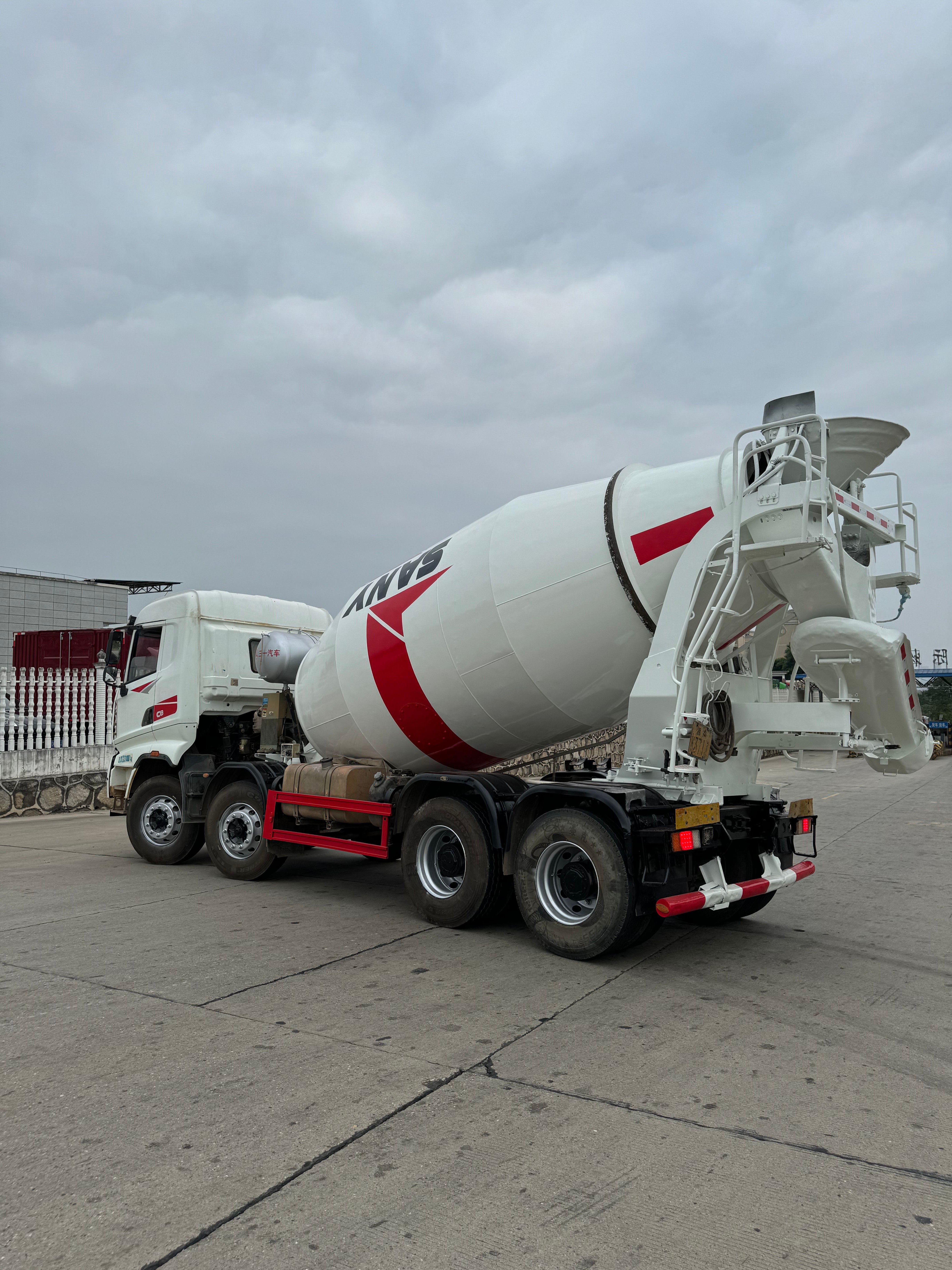 SANY 2021 Second-hand Concrete Mixer Truck 12Cbm 31000Kg White Color Standard Size Four Bridges