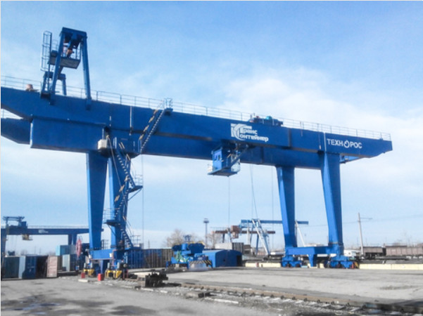 Cabin Control Span 35m Double Girder Gantry Crane With Semi Goliath Hook