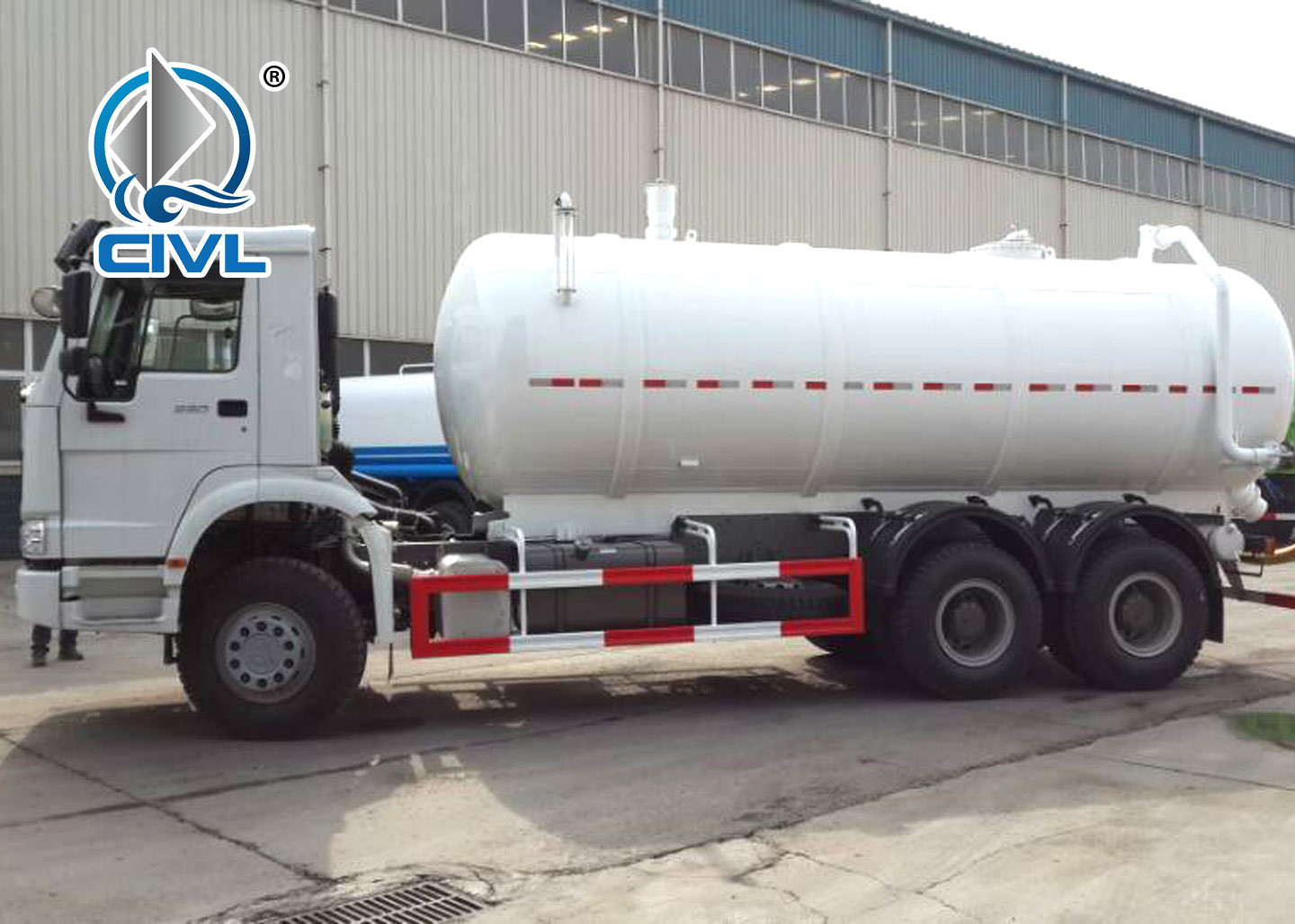 290HP 336HP Sewage Vacuum Truck 6 X 4 , SINOTRUCK HOWO White Truck