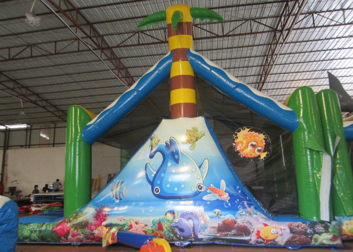 White Shark Inflatable Obstacle Courses Silk Printing 14 X 4m With Palm Trees