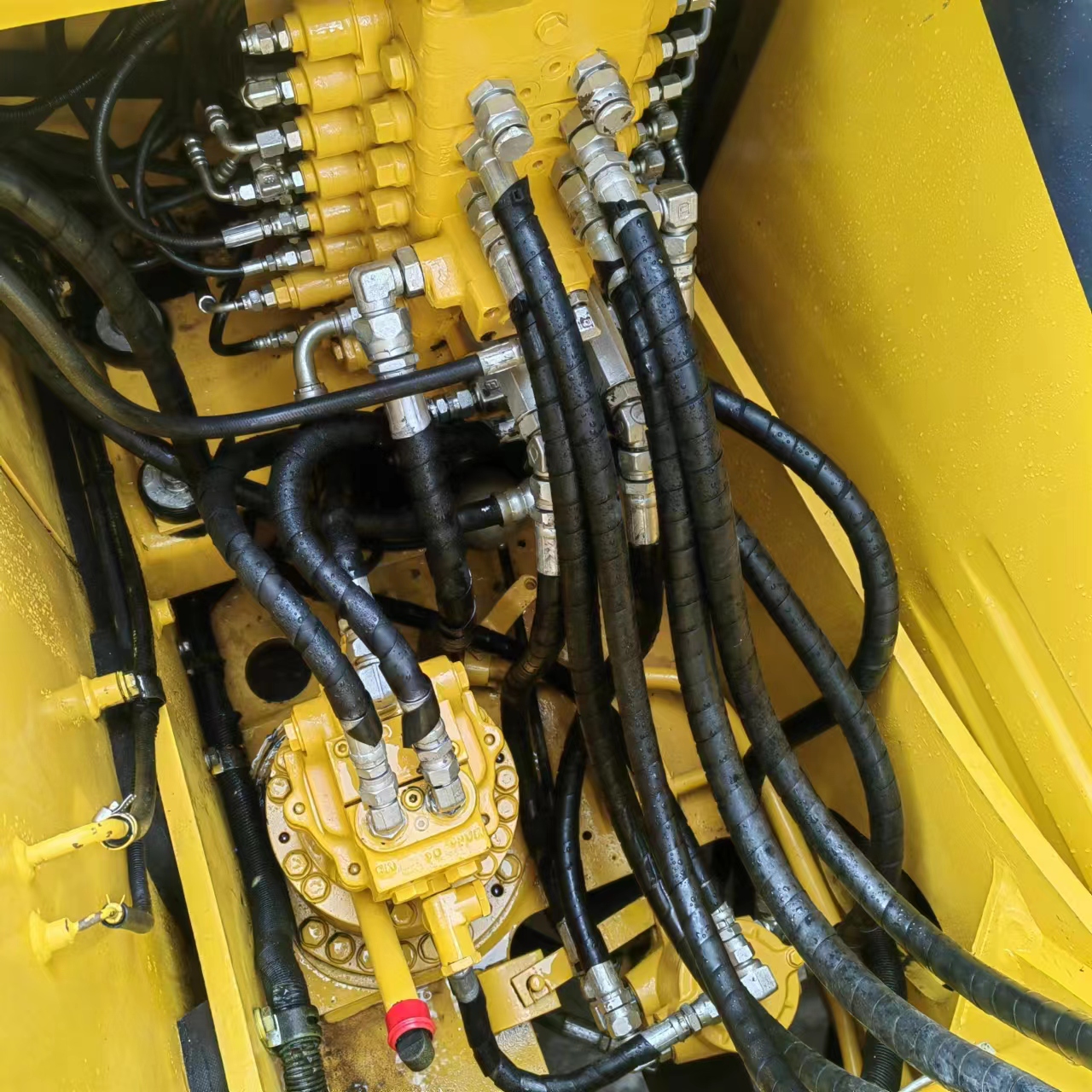 Komatsu PC130 Excavator With Enclosed Cab 0.53m3 Bucket Capacity