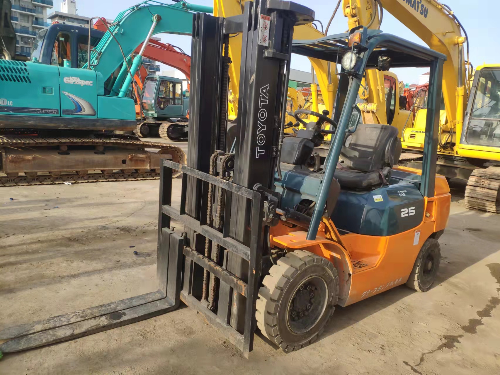 Used Komatsu Forklift for Advertising Company Diesel Engine Customizable Fork Length and Hot Product 2019