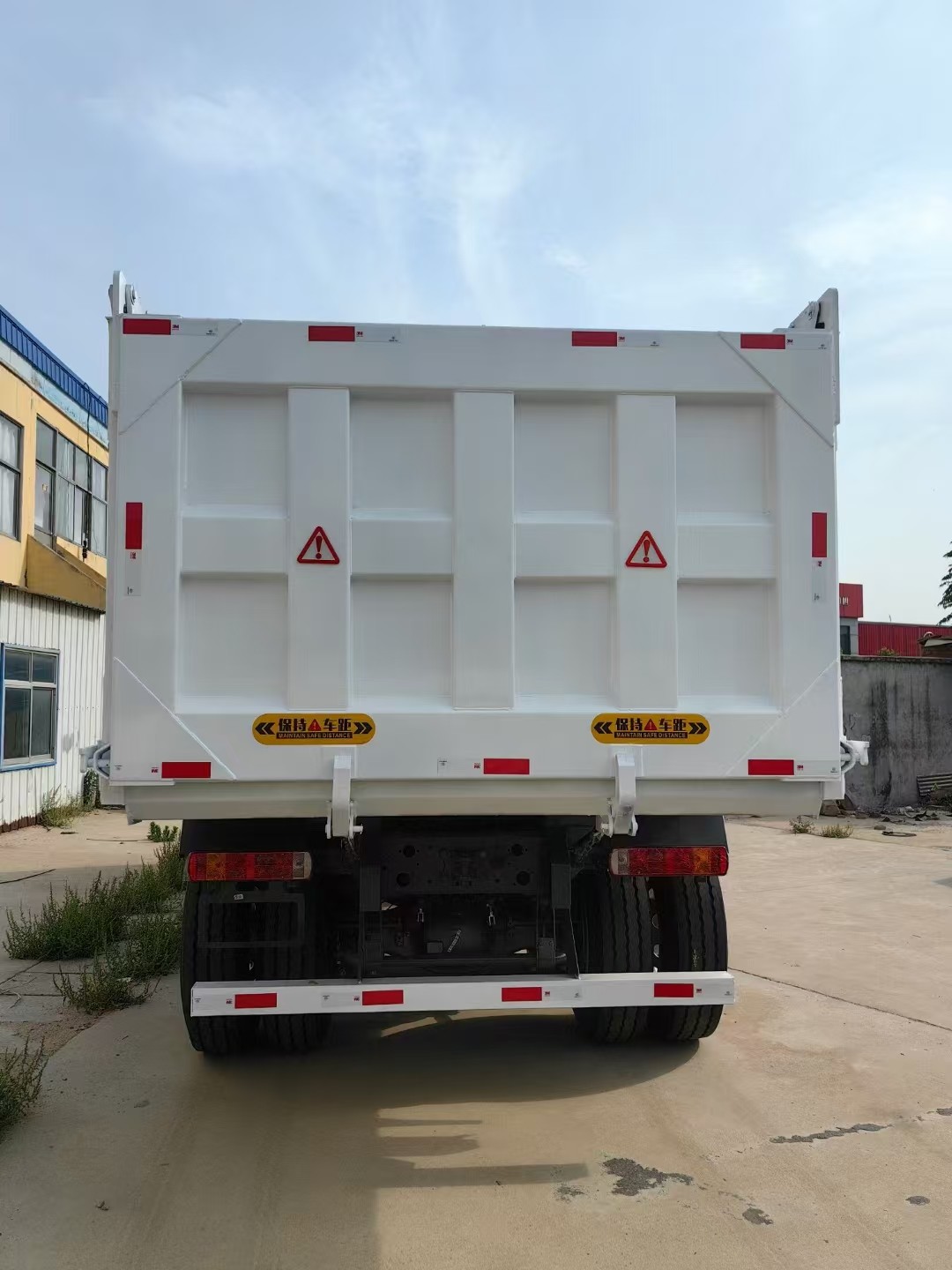 Second hand SNIO HOWO371 dump truck