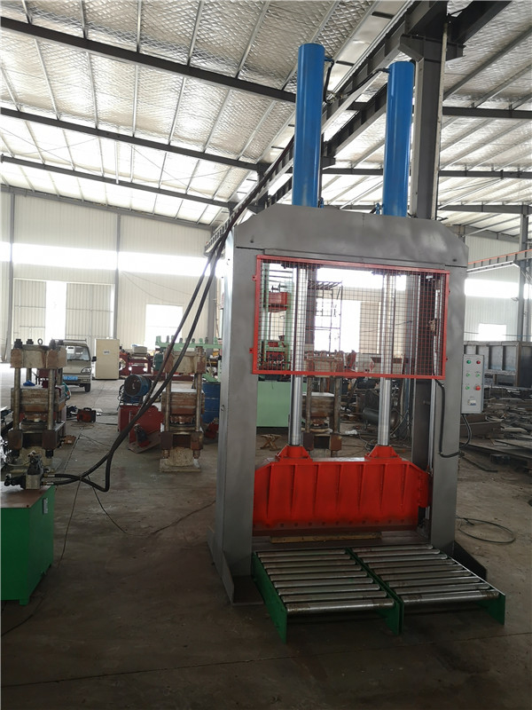 XQL-80 Auto PLC Control High Efficiency Rubber Bale Cutting Machine For Rubber 1