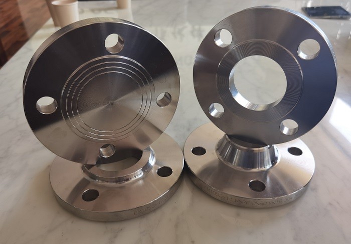 Pn6 Carbon Steel Blind Flange Din En 1092-1 Oil Black Paint