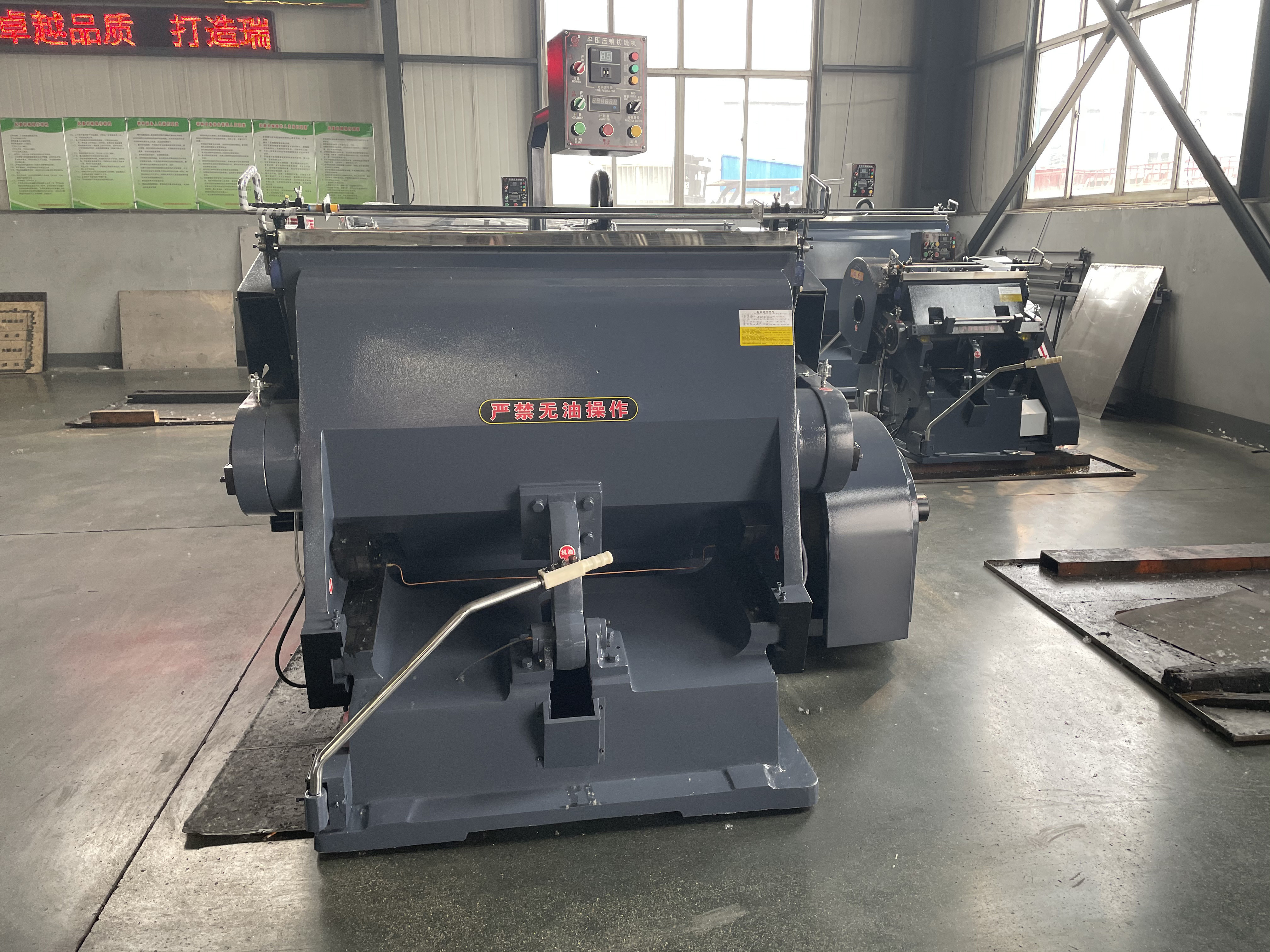 ML1200 Semi Automatic Corrugated Paperboard Die Cutting And Creasing Machine