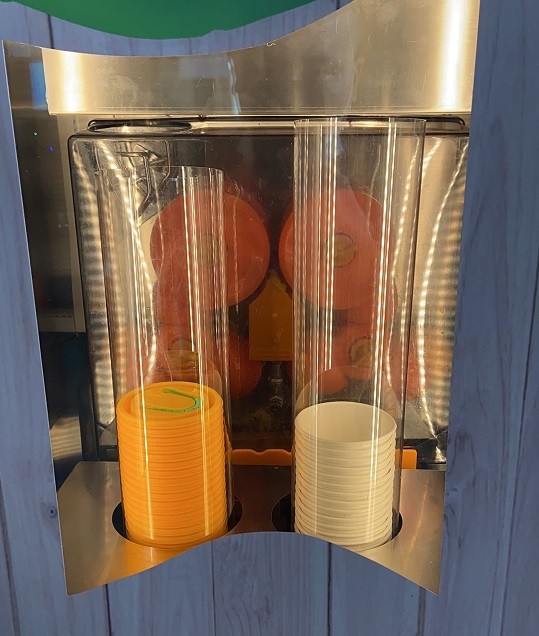 Electric Freshly Squeezed Orange Juice Vending Machines With LED Display Screen