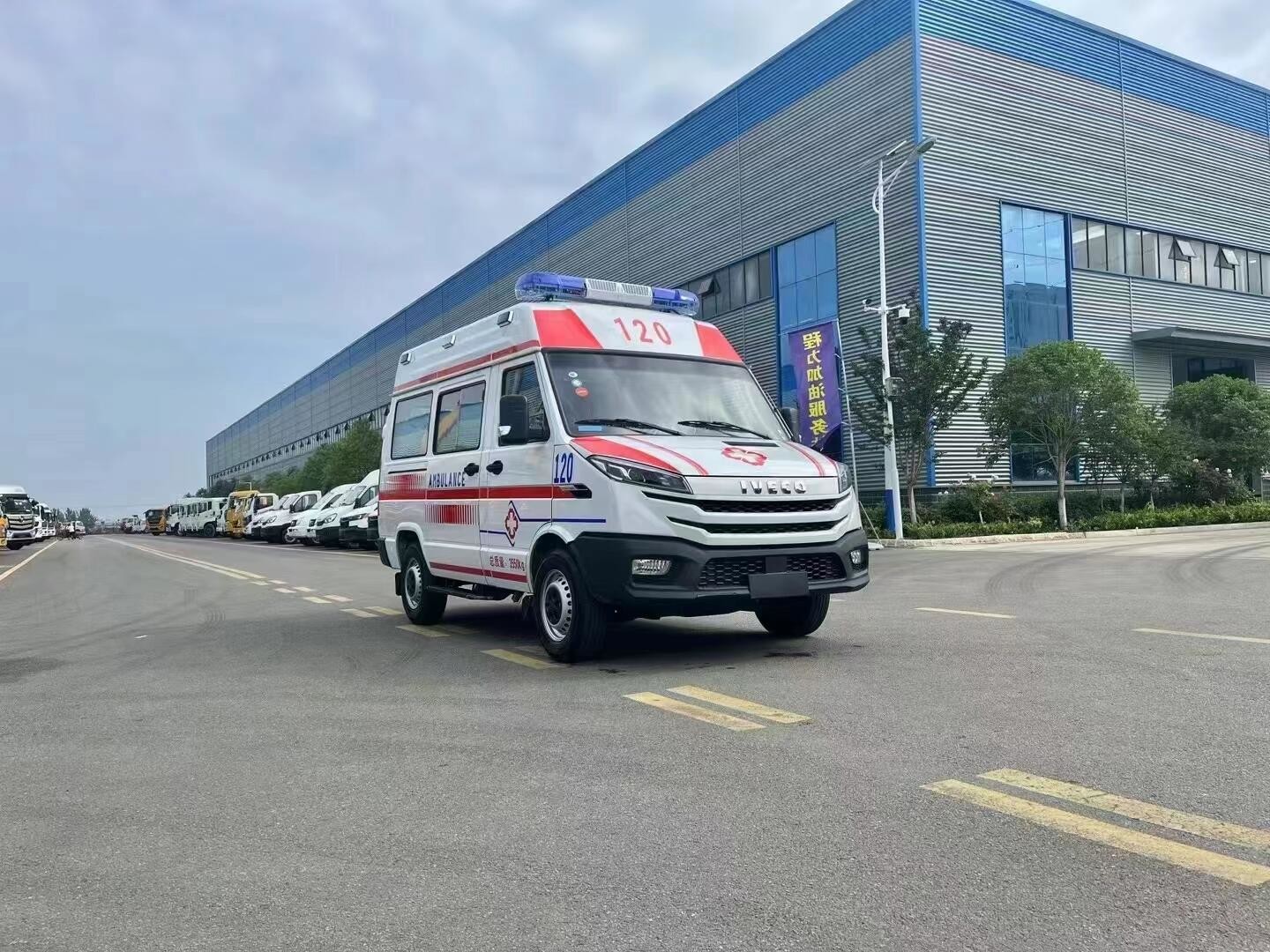rescue vehicle 3300mm Wheel Base and 2287ml Displacement for Mobile Clinic Vehicle