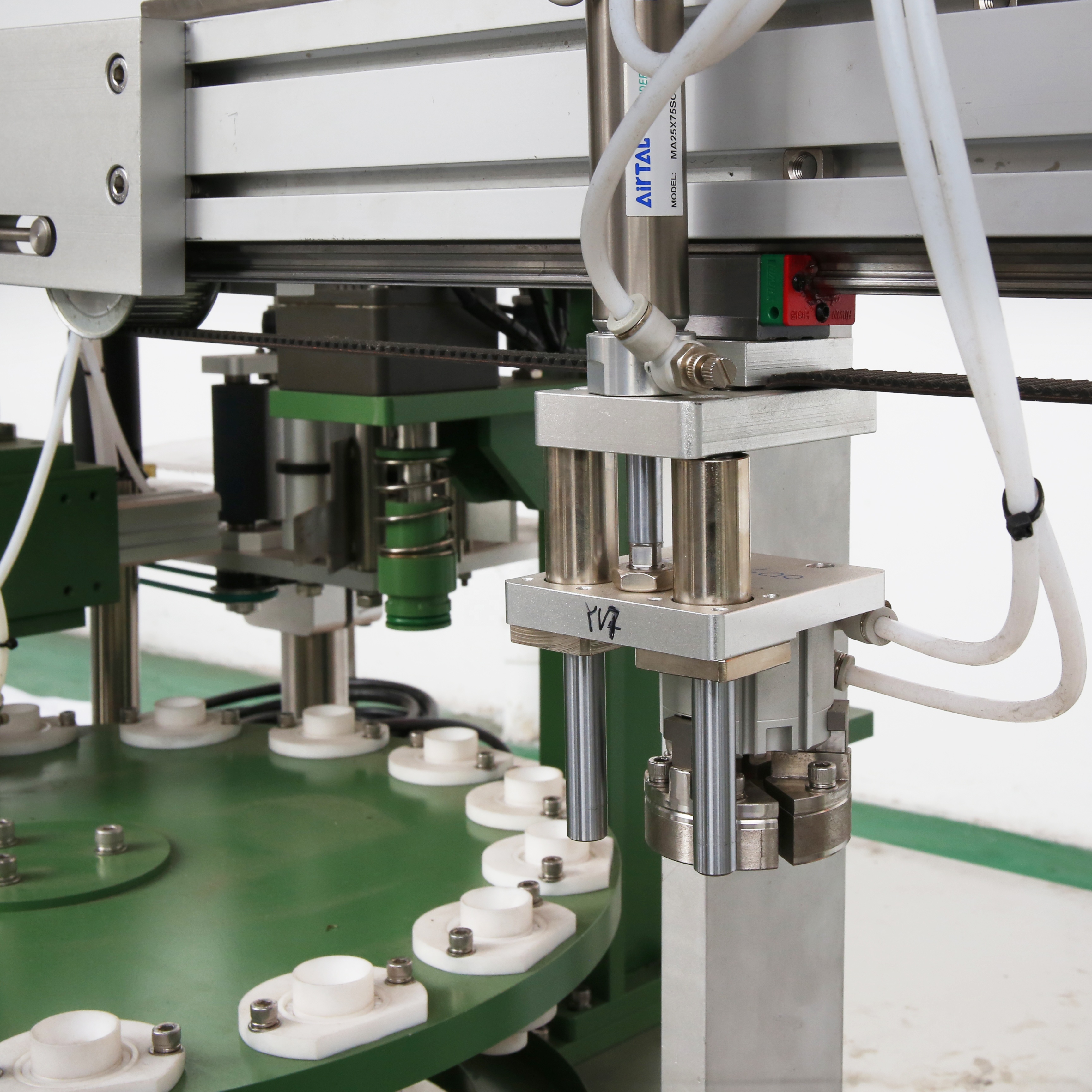 Video outgoing-inspection provided liquid filling capping machine for small bottles
