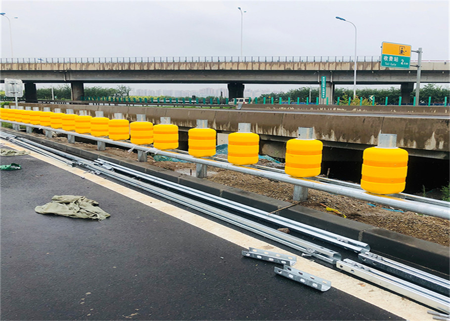 Necessary Road Rotating Anti Collision Guardrail for Dangerous Road Section