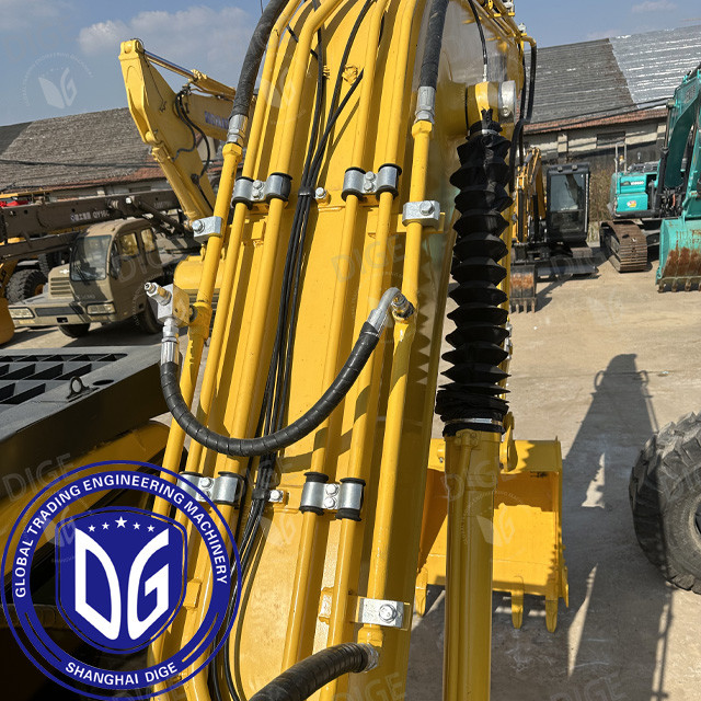 Well-preserved USED PC200-7 excavator with Efficient material handling capabilities