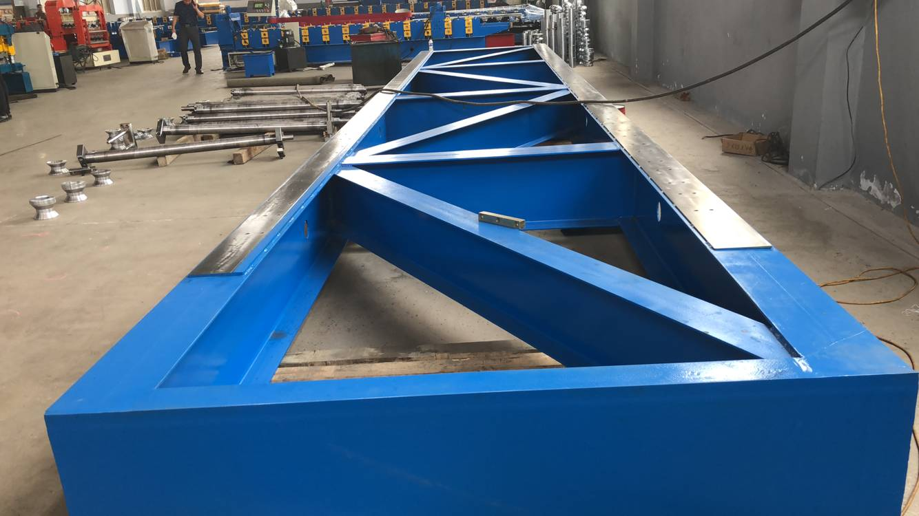 Base frame of metal roofing