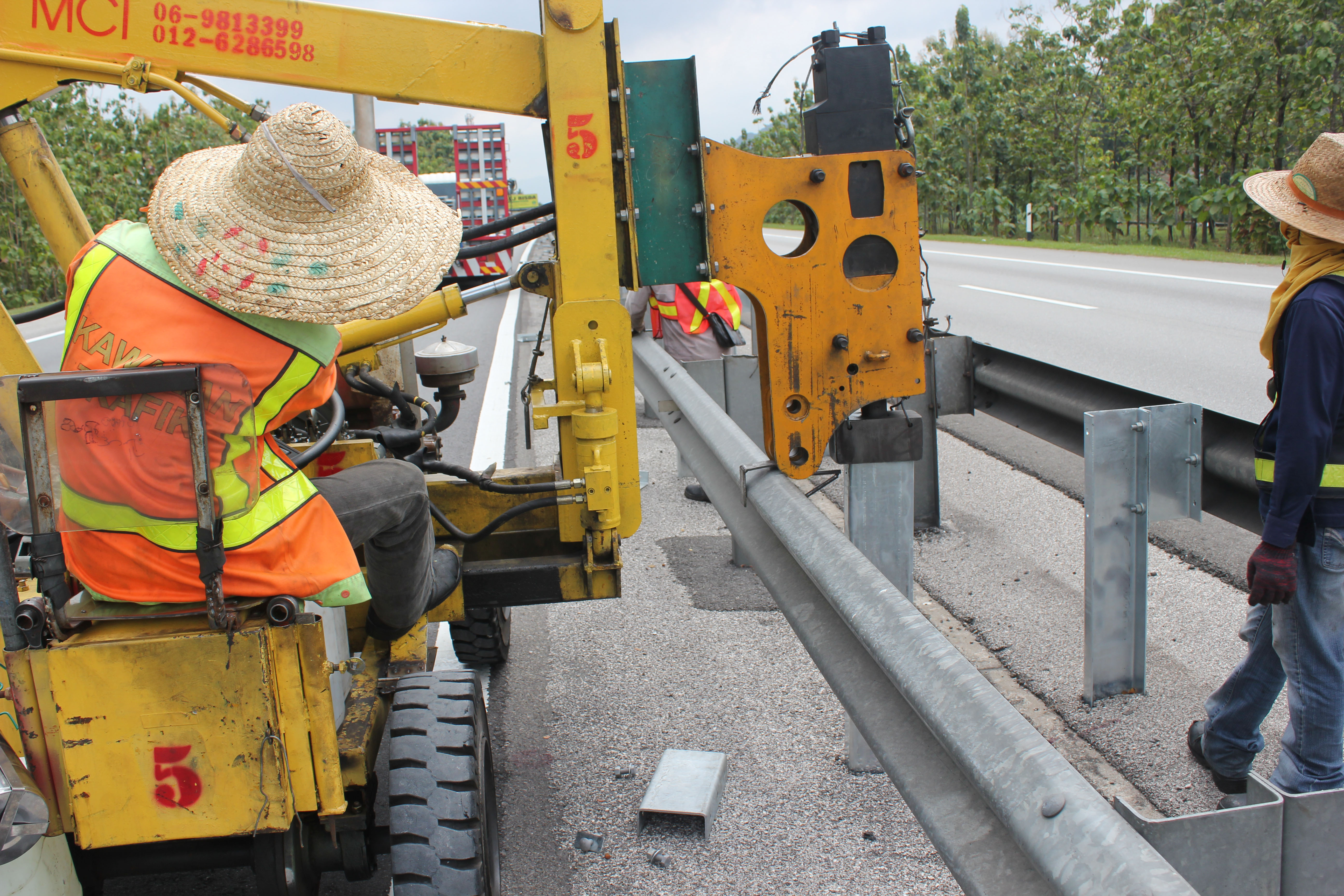 Outdoor Security Steel Highway Guardrail Road Traffic Safety Equipment W Beam