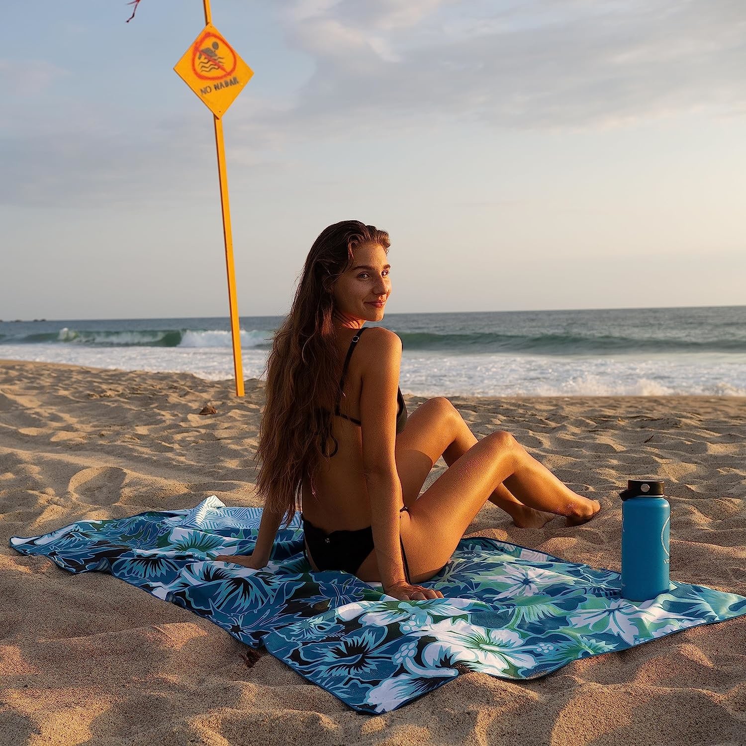 Stitching Reinforced Beach Towel With Prints Lightweight And Easy To Carry