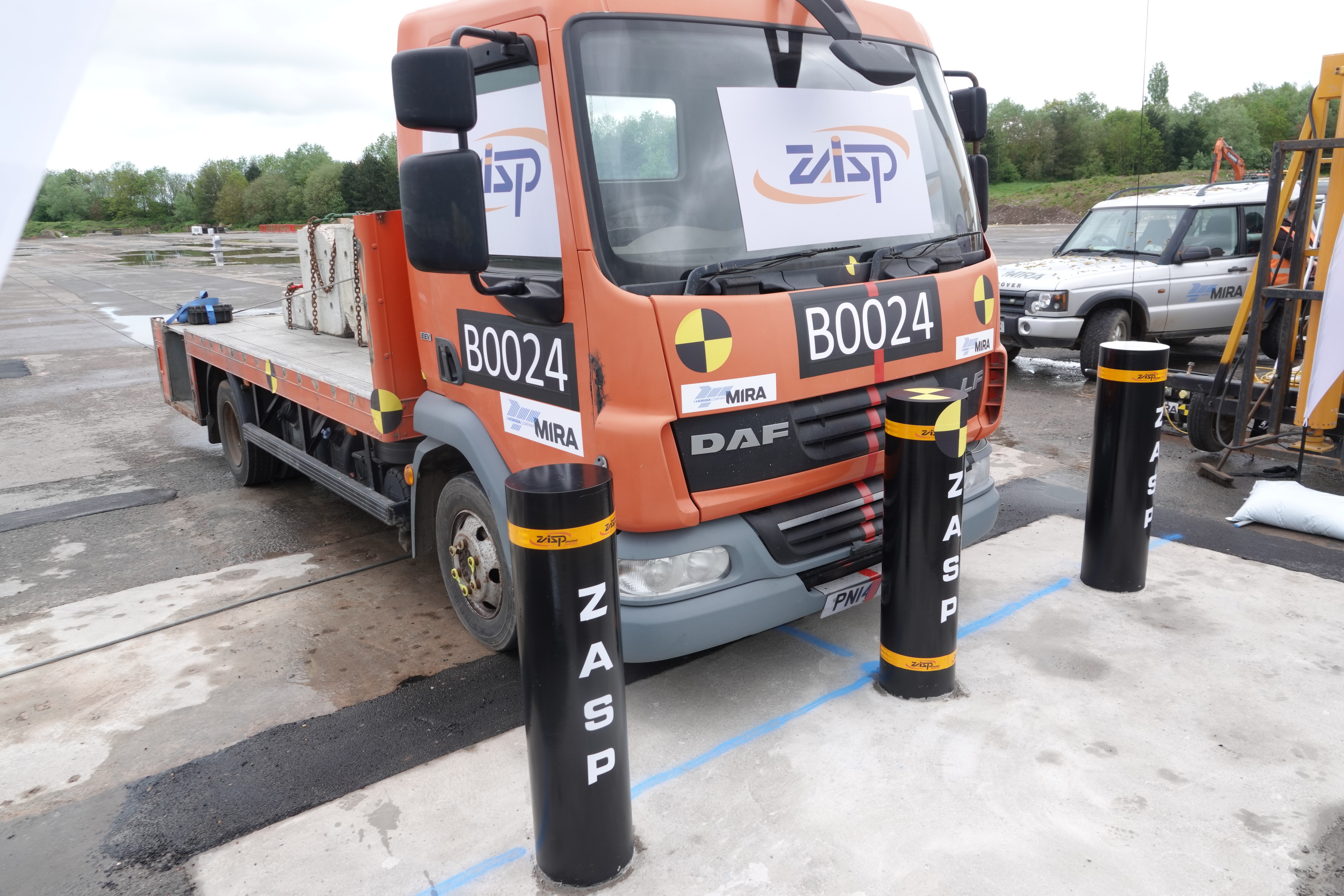 Hot Dipped Galvanized Q345 Anti Ram Bollards Steel Bollard Post Fixed Bollards