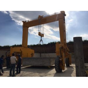 Tyres Mobile Gantry Crane Two Units To Handle Precast Concrete Beams