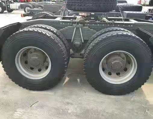 Heavy Duty Used Tractor Truck 31 - 40t Load Capacity 6x4 Drive Wheel ISO