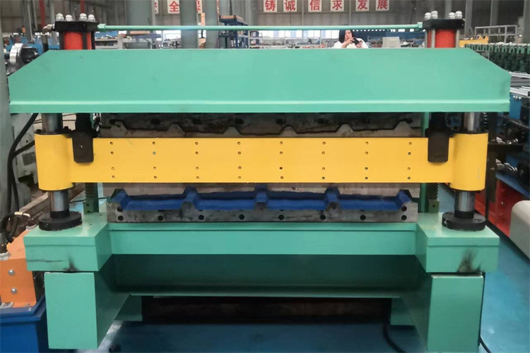 Corrugator Wall Sheet Roll Forming Machine 15m/min CE / ISO Certification