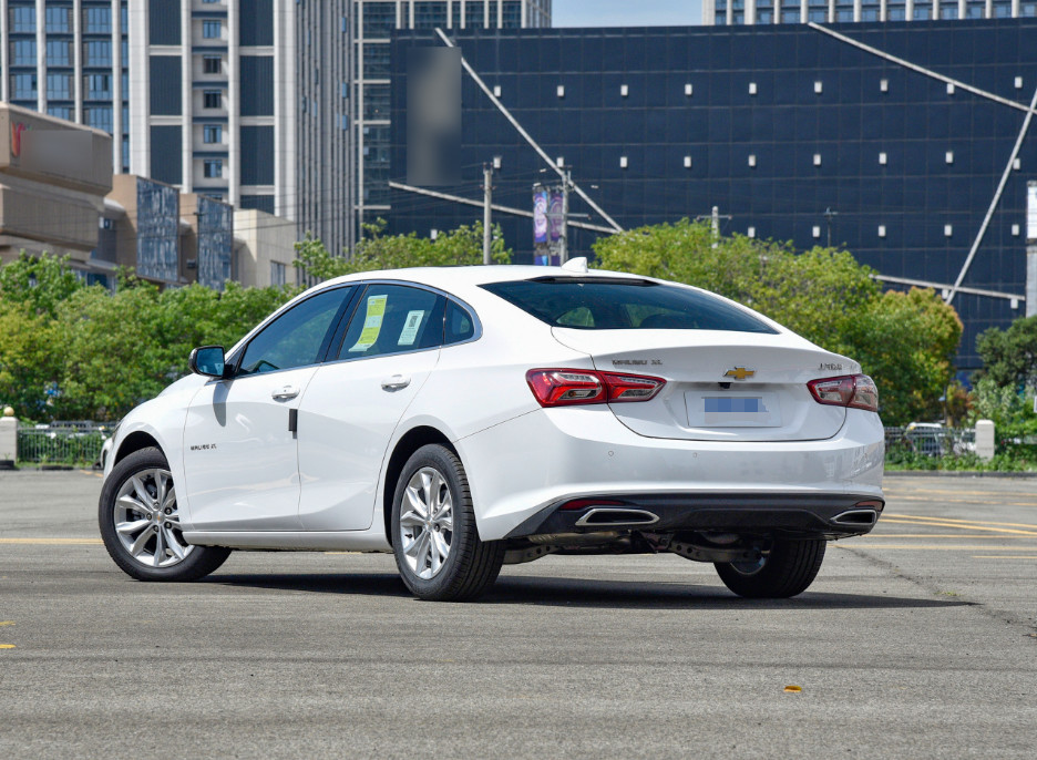 Gasoline Chevrolet Malibu Sedan Car 5 Seat Two Wheel Drive 4×2