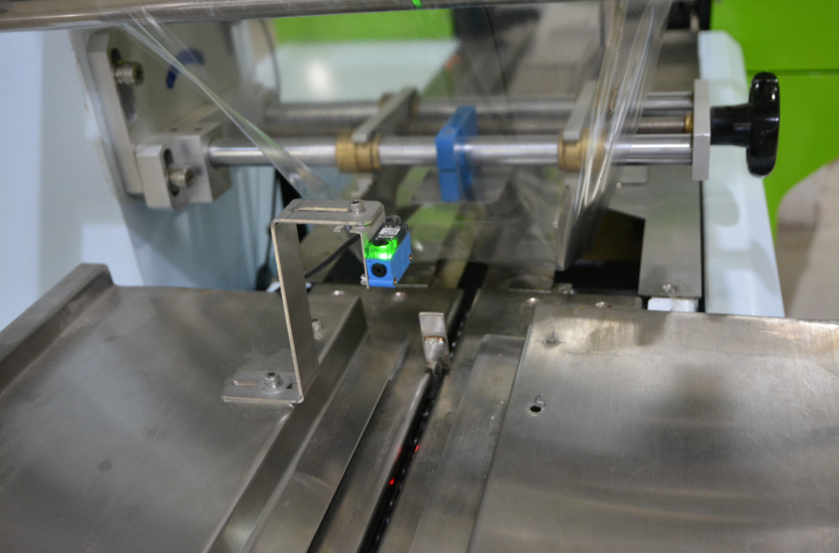 Foods Vegetable Fruits Flow Wrap Packaging Machine CE SGS ISO9001