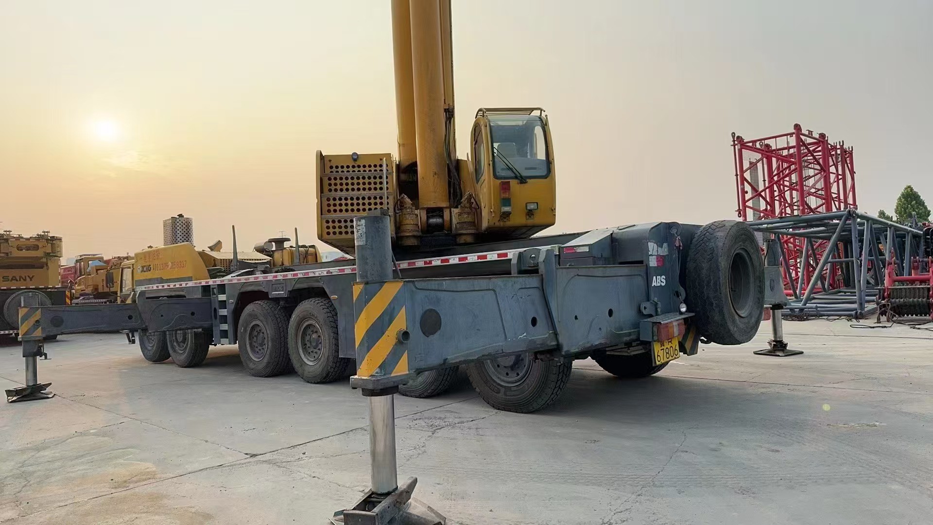 Chinese XCMG Crane XCA300, 300 Ton Used Truck Cranes