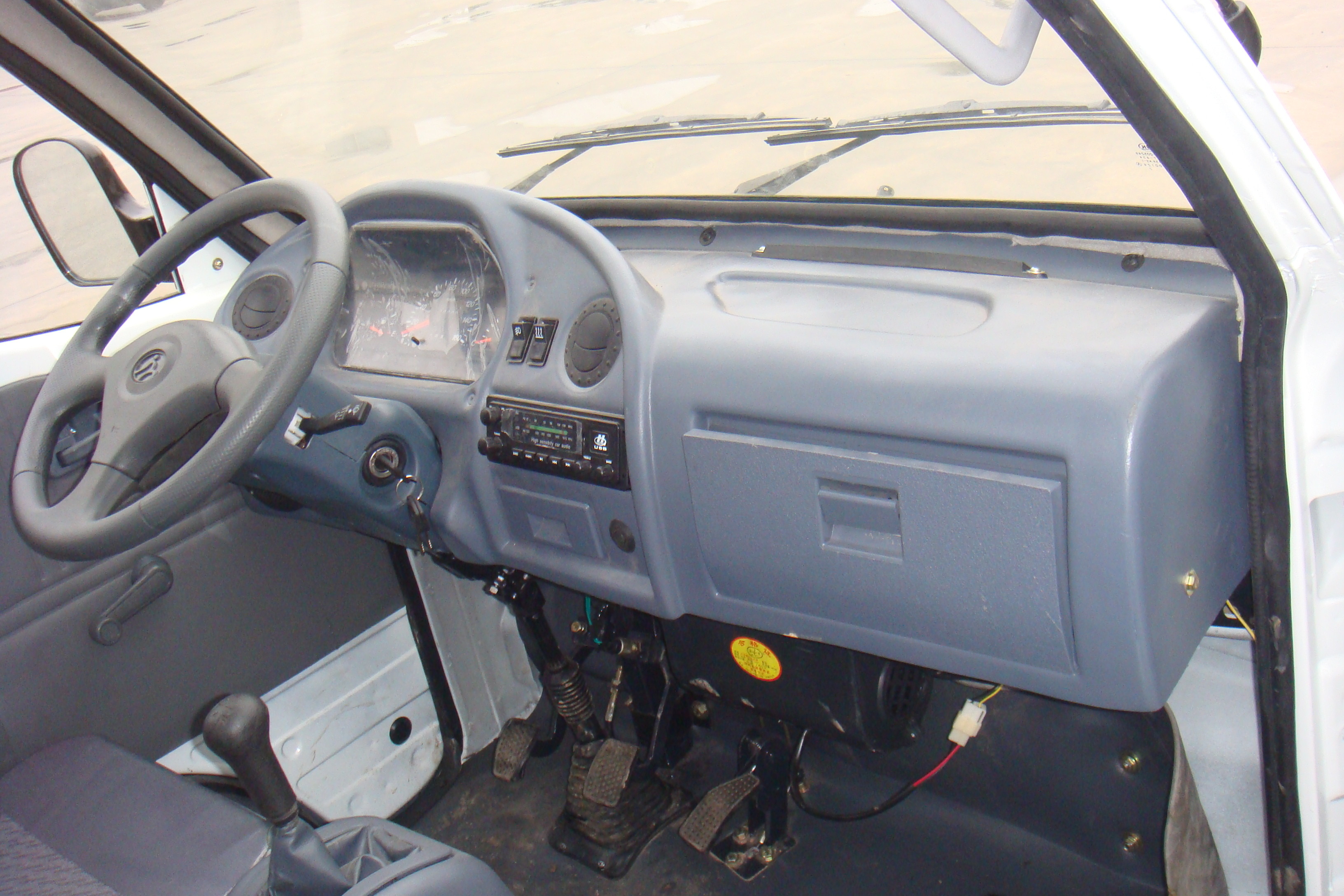 Gasoline Left Hand Drive 3MT Small Cargo Truck Single Cabin Mini Truck