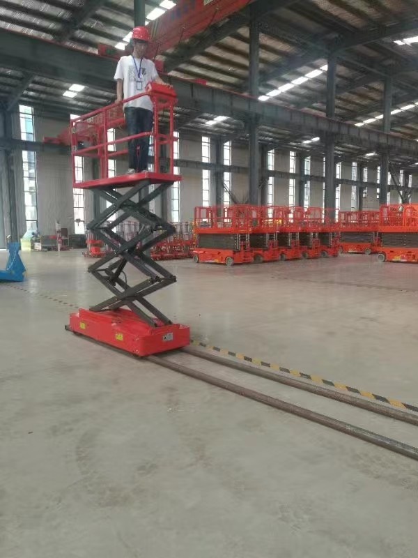 Battery Powered Self Propelled Elevating Work Platforms 300kg / 1000kg Load Capacity