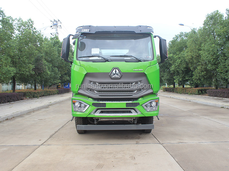 Factory Direct Price Sinotruk HOMAN 8x4 19.9cbm Water Sprinkler Tank Truck