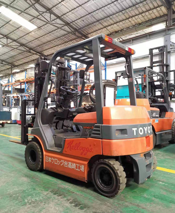 Original Toyota Used Reach Truck Forklift High Efficiency 1070mm Fork Length