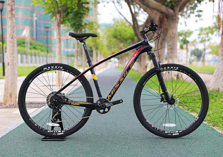 27.5 Inch JoyTech Wheelset Aluminum Alloy Fork Mountain Bike 11-Speed for Sport Thrill
