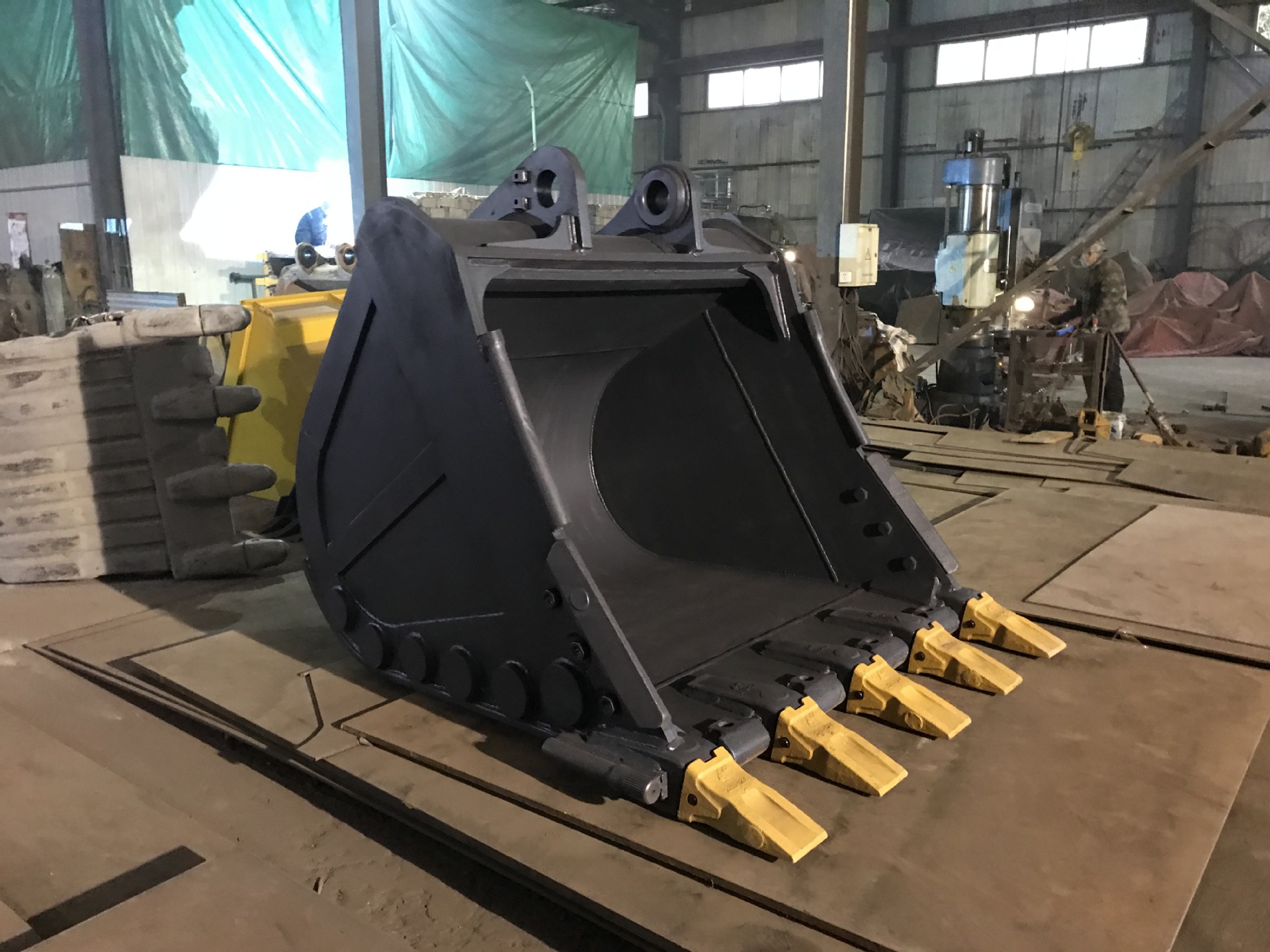 Excavator Heavy Duty Rock Digging Bucket Q355B For 20T - 100T Excavator Backhoe