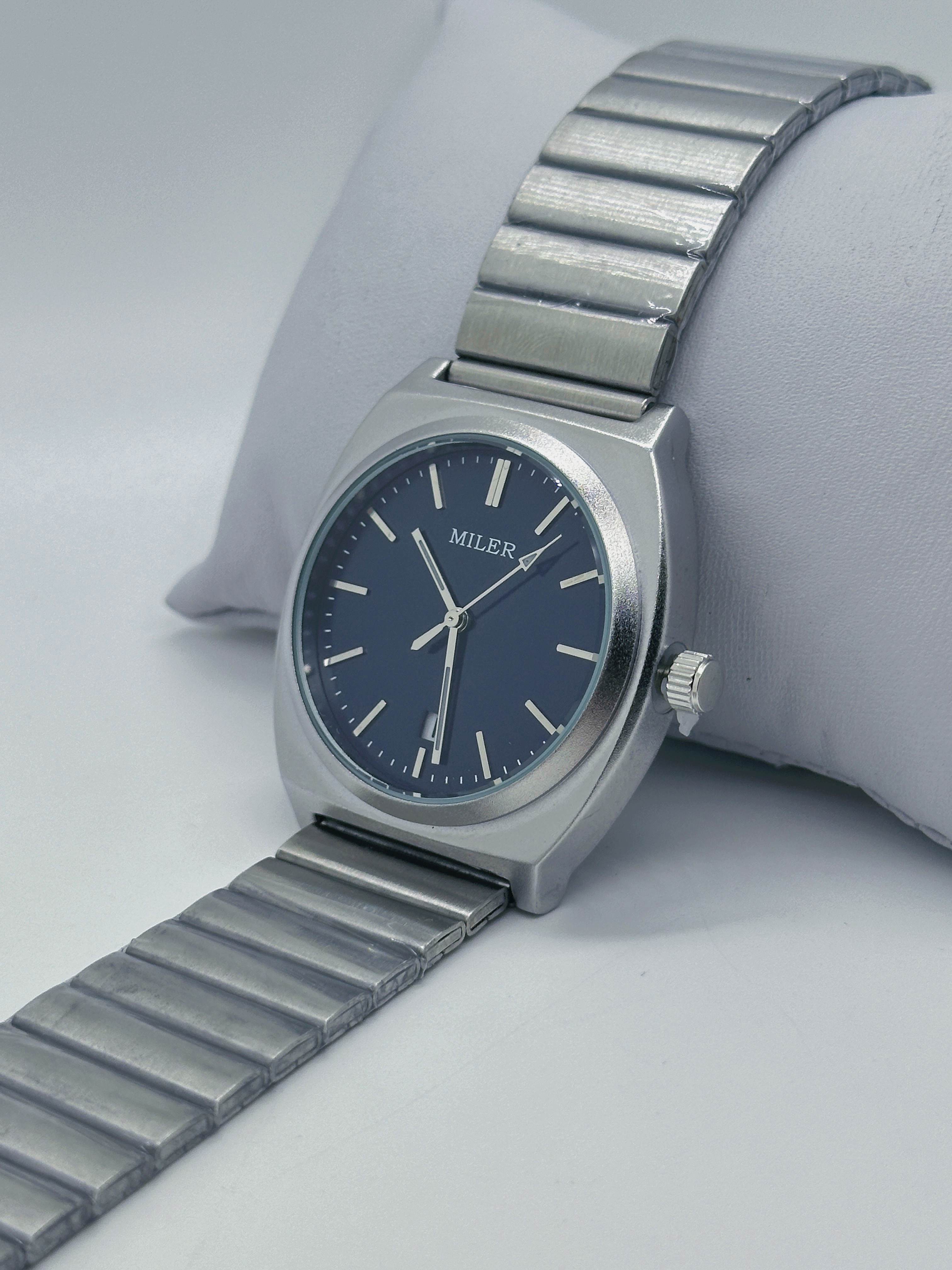 Stainless Steel Strap Watch With Digital Display And Quartz Movement