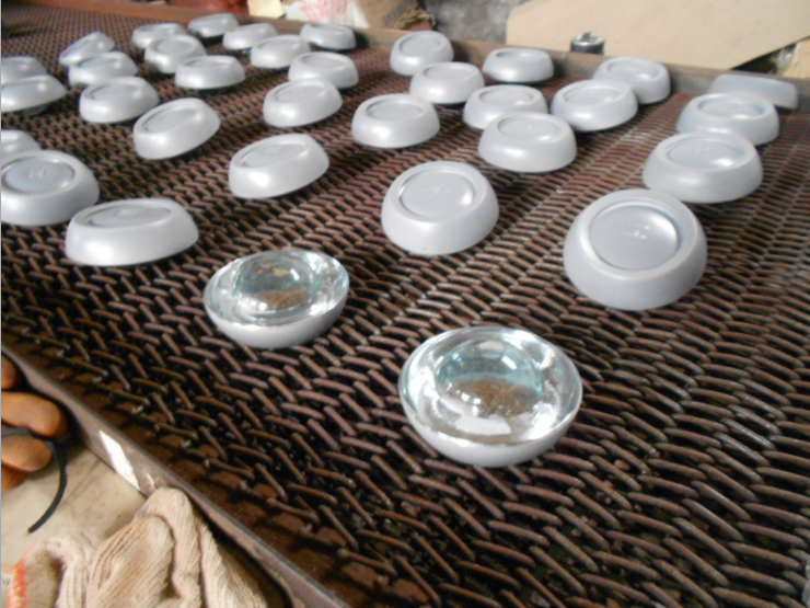 Road Safety Reflector Glass Cat Eye Customized for Customer Requirements