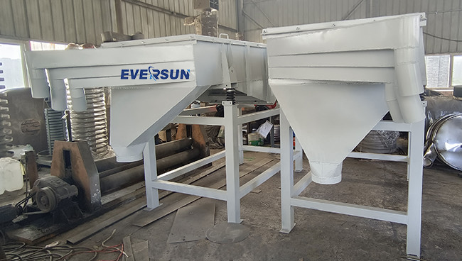 3 Layer Sifting Machine Linear Vibrating Sieve Separator For Pills Herbs Ores