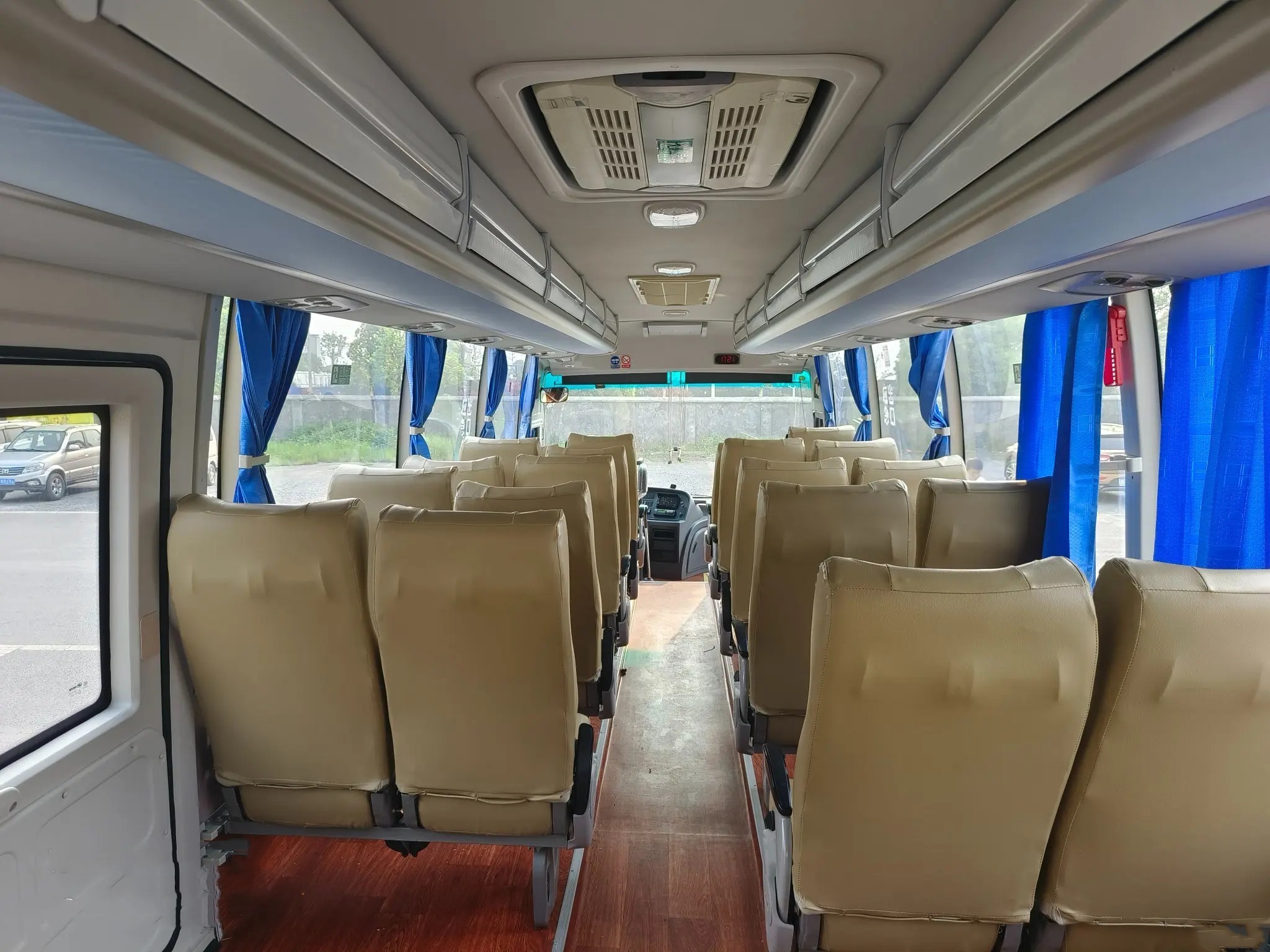 Used Transit Bus Golden Color 30 Seats KLQ6882 Single Door 6 Cylinders Engine Air Conditioner Used Higer Bus