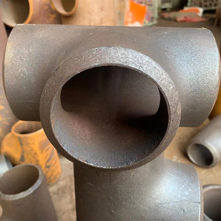 Reliable Connection Butt Weld Equal Tee Black Painting Included